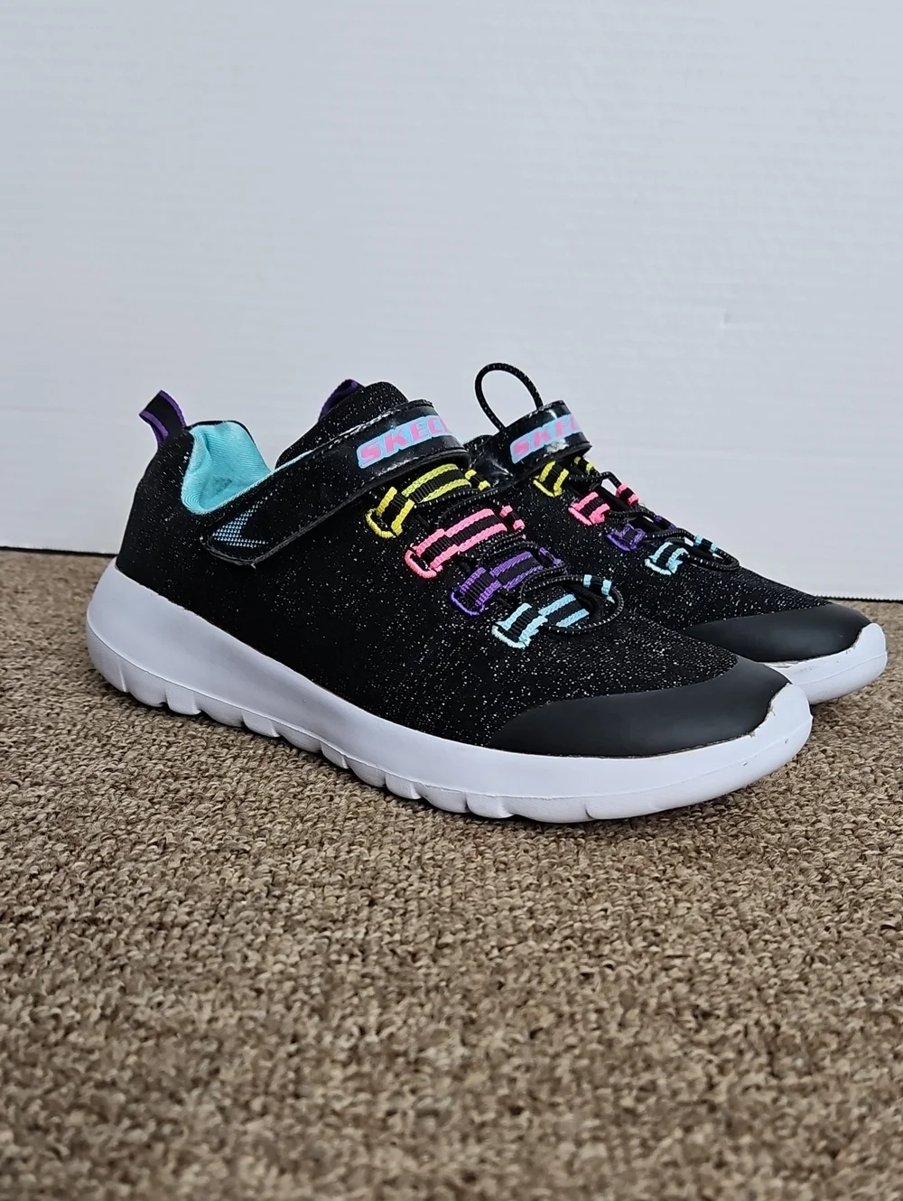 Skechers Black GoWalk Glitter Sneakers w/ Rainbow Lace Accents Sz 4 Kids